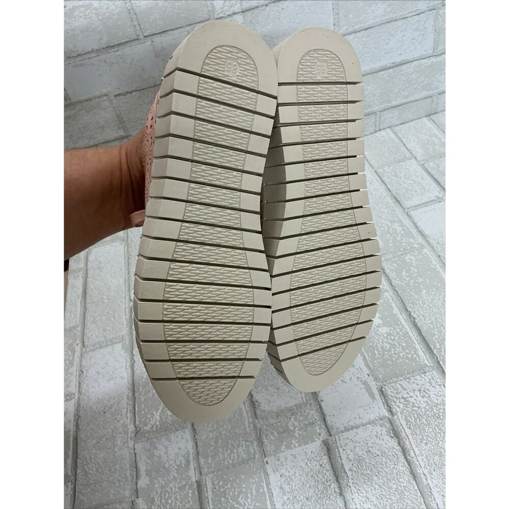 Blush Reta Easy Spirit Sneakers Shoes Size 8.5 In New Condition With Out Box